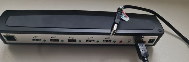 Teclado, ratón y ladrón de puertos USB