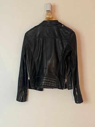 Cazadora de Cuero Negra