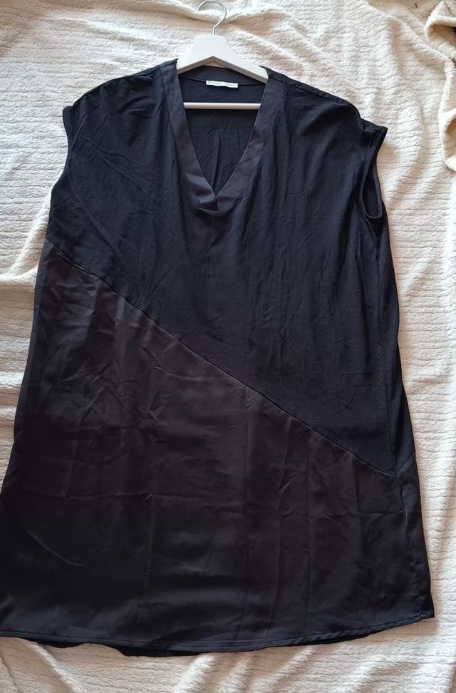 Vestido negro sin mangas