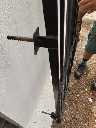 Ventanas, puerta y reja