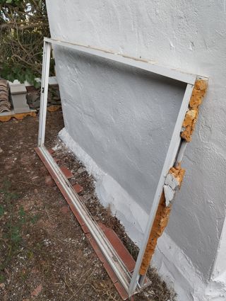 Ventanas, puerta y reja