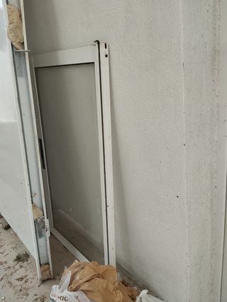 Ventanas, puerta y reja