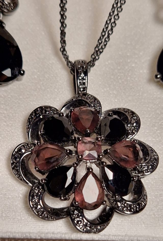 Collar y pendientes a juego