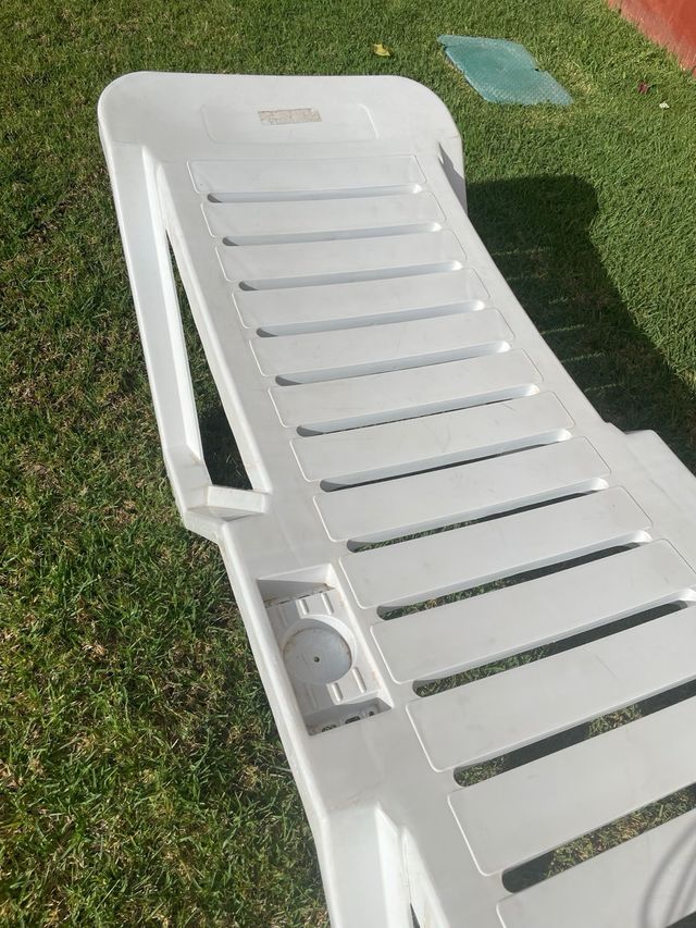 Tumbona resol blanca con posavaso