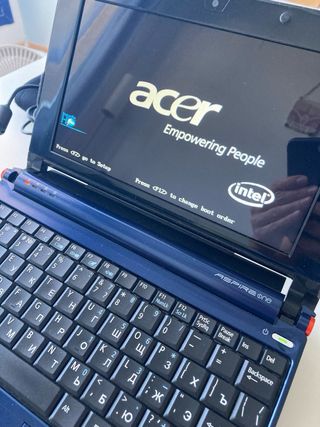 Mini portatil Acer Aspire One Ruso