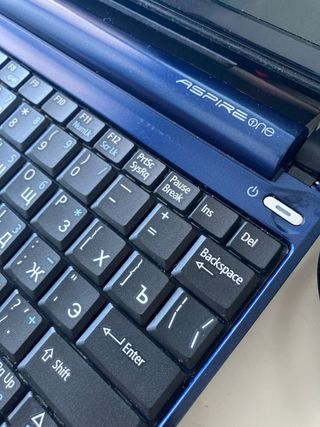 Mini portatil Acer Aspire One Ruso