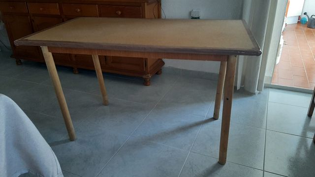 Mesa comedor pequeña