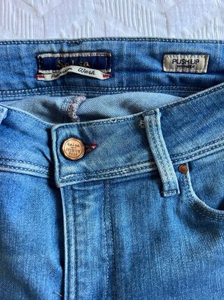 Pantalon push up de jean.