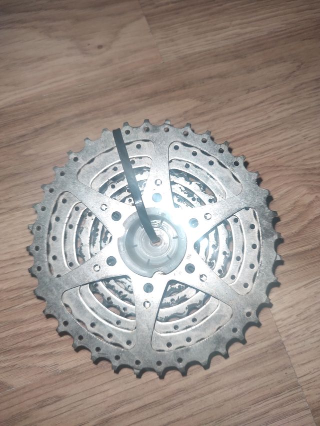 Piñón Deore 12*34 de 9v