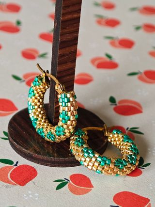Pendientes artesanales dorados y verdes Mod Congo