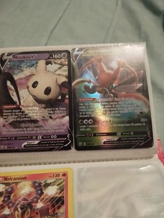 Album lleno de cartas Pokemon