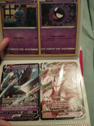 Album lleno de cartas Pokemon