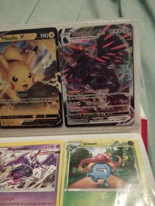 Album lleno de cartas Pokemon