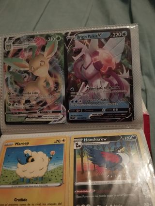 Album lleno de cartas Pokemon