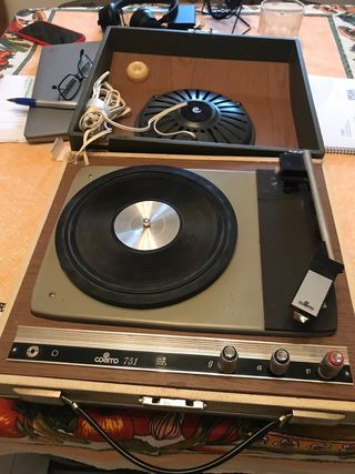 Lote radios y tocadiscos antiguos