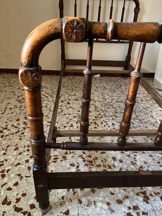 Cama madera antigua