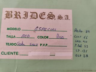 VESTIDO DE NOVIA .