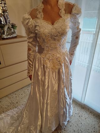 VESTIDO DE NOVIA .