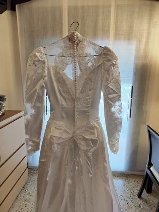 VESTIDO DE NOVIA .
