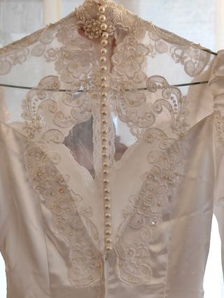 VESTIDO DE NOVIA .