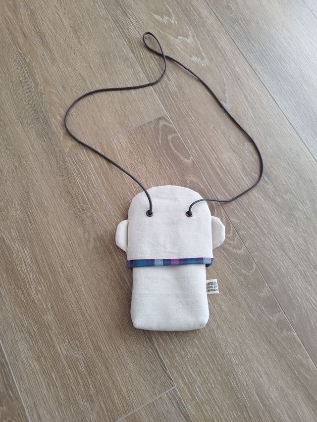 Bolsa que se transforma de macaco para menino