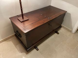 Baúl, arca antiguo nogal. 