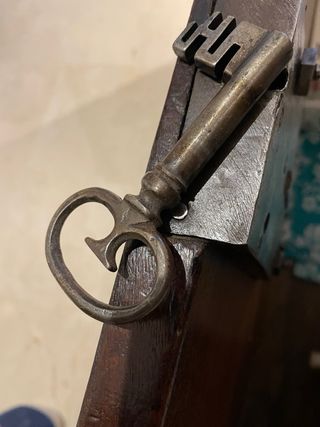 Baúl, arca antiguo nogal. 