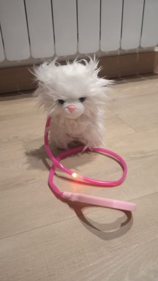 Gato de juguete que anda / Luz y sonido