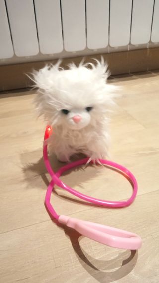 Gato de juguete que anda / Luz y sonido