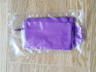 Conjunto de pena e venda roxa para jogos em casal