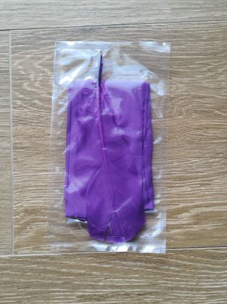 Conjunto de pena e venda roxa para jogos em casal