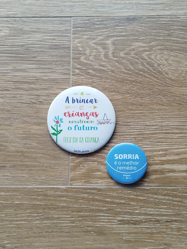 Conjunto de 2 pregadeiras para colecionadores