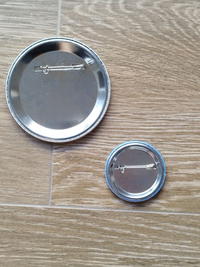 Conjunto de 2 pregadeiras para colecionadores