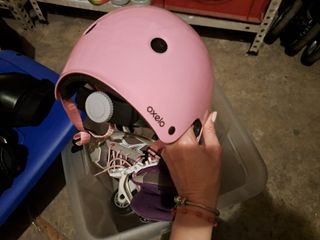 Patines en linea, casco y protecciones.