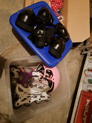 Patines en linea, casco y protecciones.