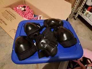 Patines en linea, casco y protecciones.