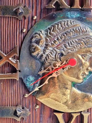 RELOJ ESTILO ANTIGUO GÓTICO MEDIEVAL