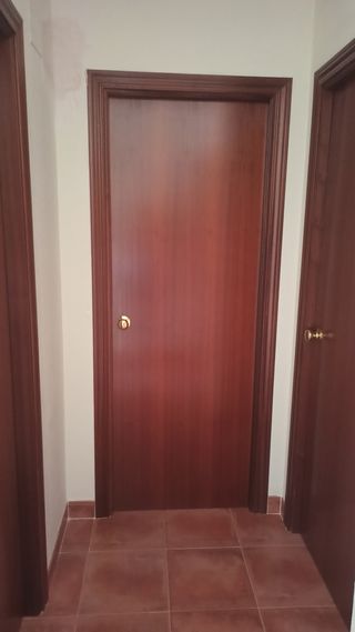 Puertas, tapajuntas, manetas, como nuevo.