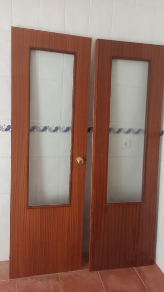 Puertas, tapajuntas, manetas, como nuevo.