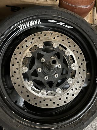 Discos de freno delanteros Yamaha FZS 600
