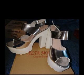 Sandalias plateadas