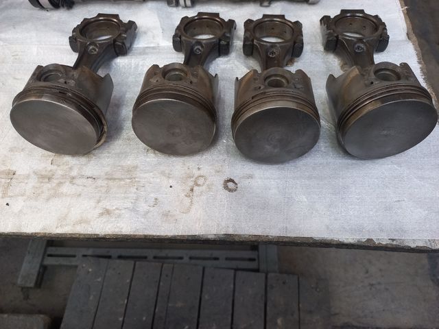 Pistones y/o bielas seat 124 1430