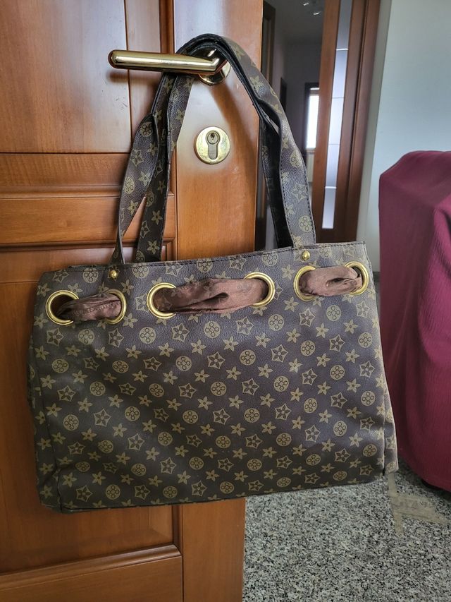 Borsa marrone e oro con simboli