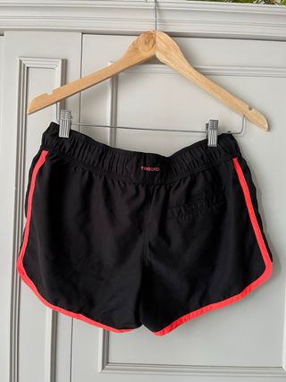 Short deportivo negro de Triboard