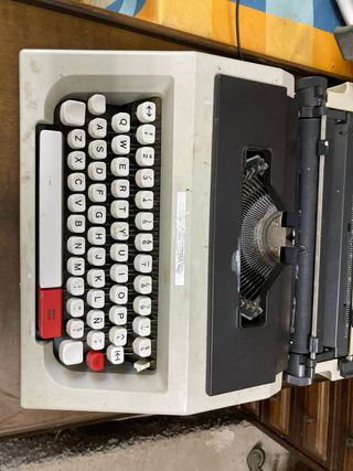 Maquina de escribir Olivetti Lettera 42