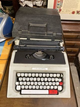 Maquina de escribir Olivetti Lettera 42