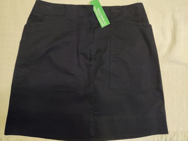 Falda Benetton. Azul marino. Con etiqueta.
