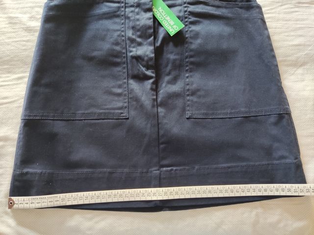 Falda Benetton. Azul marino. Con etiqueta.