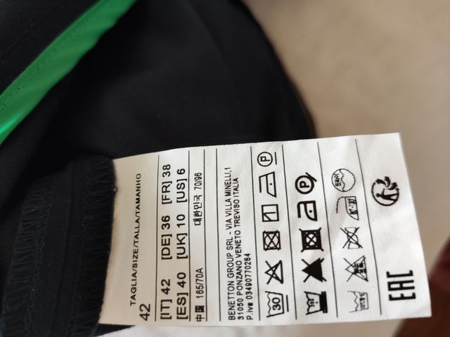 Falda Benetton. Azul marino. Con etiqueta.