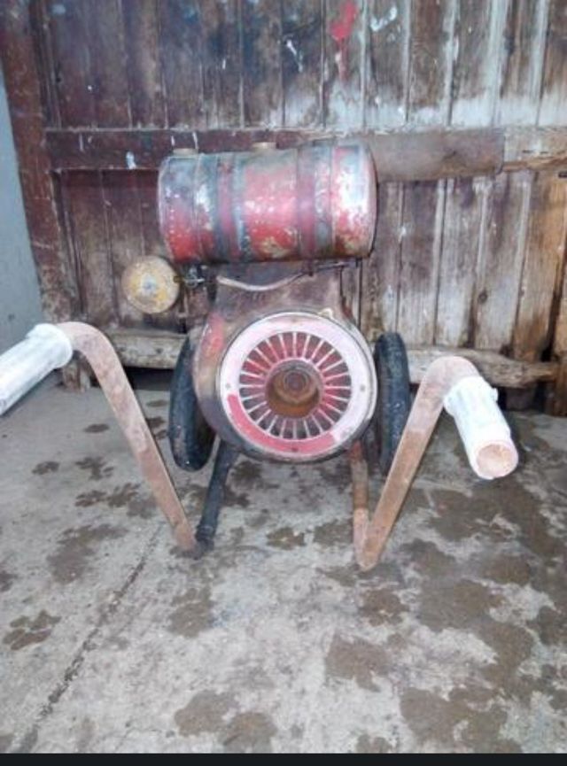 Dos mototes FITA M38